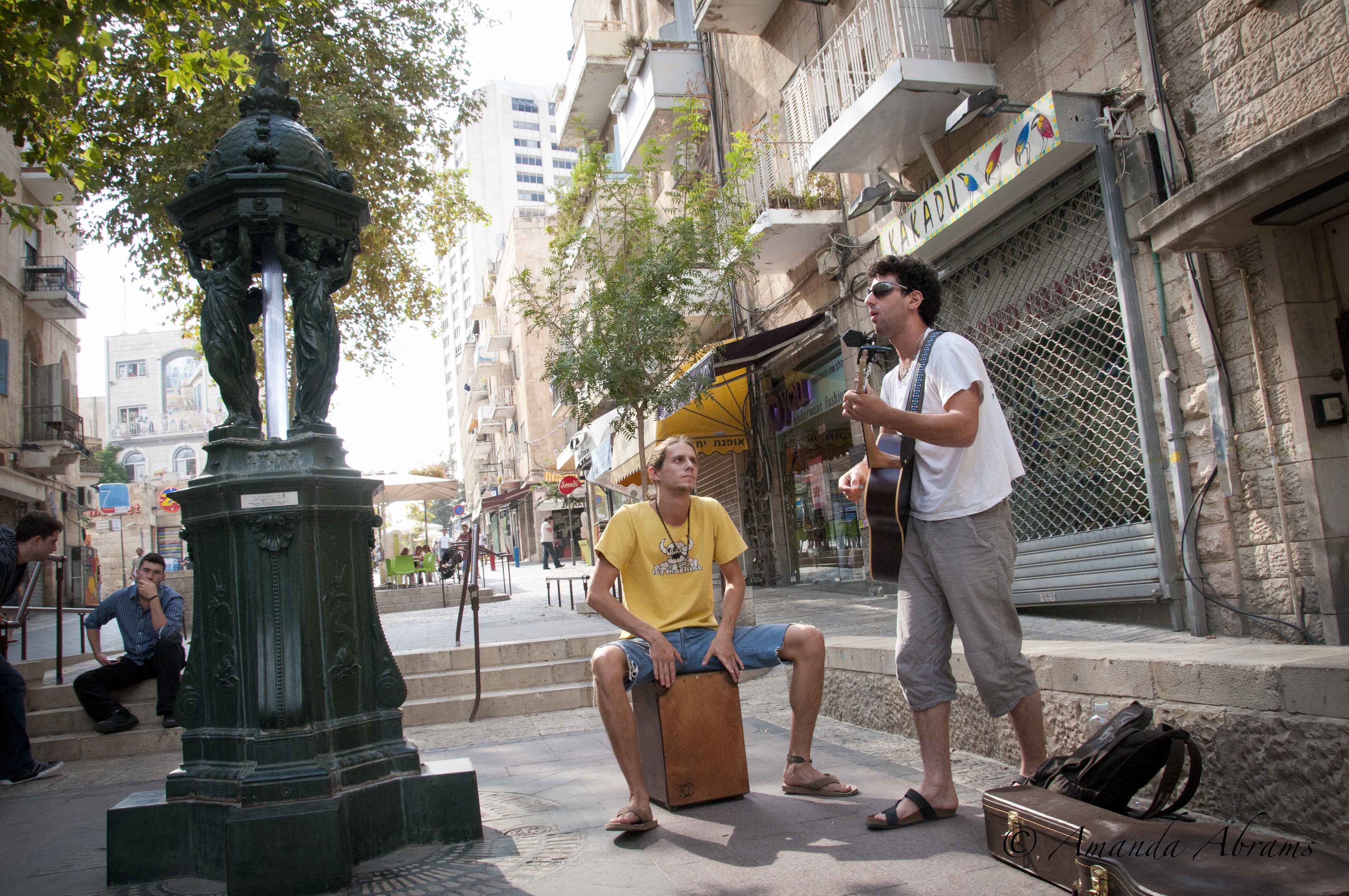 Buskers entertaining tourists.